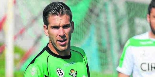 Adrián no termina de renovar su contrato con el Betis, el cual expira al final de temporada. Adrián no termina de renovar su contrato con el Betis, el cual expira al final de temporada.
