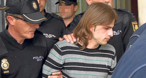 Miguel Carcaño, escoltado durante su traslado para declarar ante el juez y ratificar la última versión de su crimen. Miguel Carcaño, escoltado durante su traslado para declarar ante el juez y ratificar la última versión de su crimen.