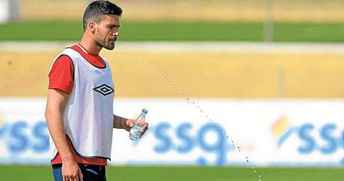 Alberto Botía se quedó fuera de la lista para el encuentro ante el Espanyol por decisión técnica. Alberto Botía se quedó fuera de la lista para el encuentro ante el Espanyol por decisión técnica.