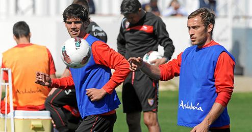 Israel Puerto durante un entrenamiento con el Sevilla. Israel Puerto durante un entrenamiento con el Sevilla.