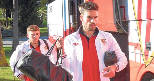 Alberto Botía no alcanzará la cifra de partidos que obliga al Sevilla a comprarlo y hará las maletas en verano. Alberto Botía no alcanzará la cifra de partidos que obliga al Sevilla a comprarlo y hará las maletas en verano.