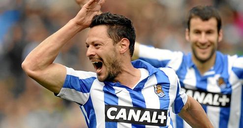 Alberto De la Bella, ex jugador del filial, visitará el Sánchez Pizjuán con su actual equipo, la Real Sociedad. Alberto De la Bella, ex jugador del filial, visitará el Sánchez Pizjuán con su actual equipo, la Real Sociedad.