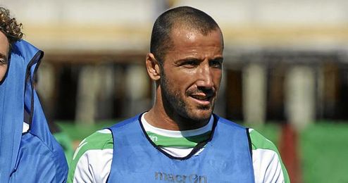 Mario espera continuar en el Betis. Mario espera continuar en el Betis.