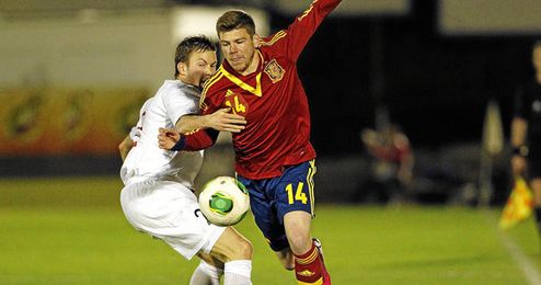 El sevillista Alberto Moreno, durante un partido con la selección. El sevillista Alberto Moreno, durante un partido con la selección.