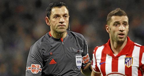 El colegiado cántabro arbitró el Sevilla-Betis de la primera vuelta en esta temporada. El colegiado cántabro arbitró el Sevilla-Betis de la primera vuelta en esta temporada.
