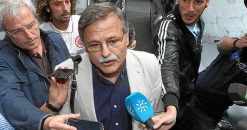 Bosch ha hablado con los medios a la salida de Rubén Castro del juzgado. Bosch ha hablado con los medios a la salida de Rubén Castro del juzgado.