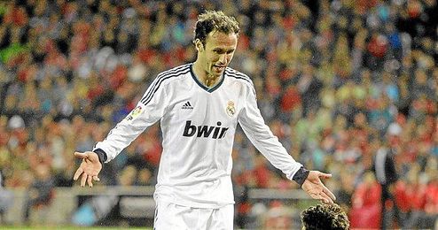 El defensa luso firma por una temporada, con opción a otra. El defensa luso firma por una temporada, con opción a otra.