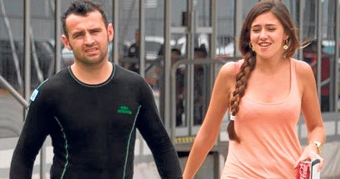 Héctor Barberá ha sido condenado a seis meses de prisión, conmutables por trabajos sociales, y su novia, Desirée, a cinco meses de cárcel que no cumplirá. Héctor Barberá ha sido condenado a seis meses de prisión, conmutables por trabajos sociales, y su novia, Desirée, a cinco meses de cárcel que no cumplirá.