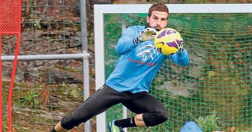 Javi Varas, lesionado, no podrá despedirse en el último partido de Liga. Javi Varas, lesionado, no podrá despedirse en el último partido de Liga.