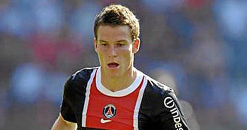 Gameiro tiene un salario prohibitivo para el Sevilla. Gameiro tiene un salario prohibitivo para el Sevilla.