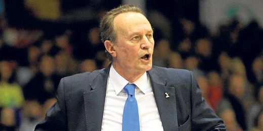 Descubrir si el técnico madrileño sigue al frente del Cajasol es uno de los mayores interrogantes. Descubrir si el técnico madrileño sigue al frente del Cajasol es uno de los mayores interrogantes.