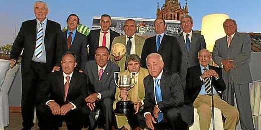 José Núñez Naranjo en el acto del 35 aniversario de la Copa del Rey (sentado abajo a la derecha). José Núñez Naranjo en el acto del 35 aniversario de la Copa del Rey (sentado abajo a la derecha).
