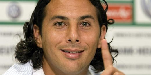 Claudio Pizarro renueva por una temporada más. Claudio Pizarro renueva por una temporada más.