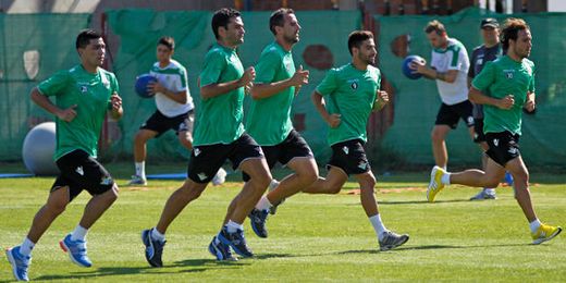 Mucho trabajo físico en el entrenamiento de hoy. Mucho trabajo físico en el entrenamiento de hoy.