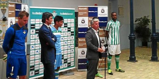 Guillén ha presentado las equipaciones de la próxima temporada. Guillén ha presentado las equipaciones de la próxima temporada.