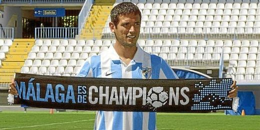 Roque Santa Cruz firma por el Málaga por 3 temporadas Roque Santa Cruz firma por el Málaga por 3 temporadas