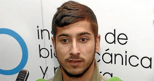 Vadillo atiende a los medios en un acto con el Betis. Vadillo atiende a los medios en un acto con el Betis.
