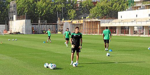 Guillermo Sara entrenándose con el Betis Guillermo Sara entrenándose con el Betis