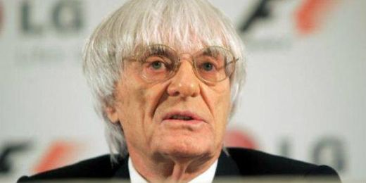 El patrón de la Fórmula Uno ha sido acusado de sobornar a un funcionario público. El patrón de la Fórmula Uno ha sido acusado de sobornar a un funcionario público.