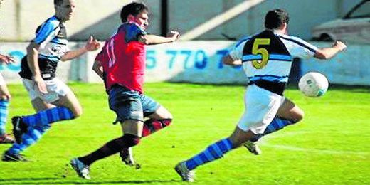 Julián Fuentes con la zamarra del Puebla hace dos temporadas. Julián Fuentes con la zamarra del Puebla hace dos temporadas.