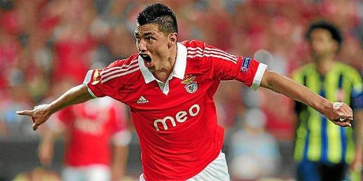 Óscar Cardozo celebra un gol con el Benfica. Óscar Cardozo celebra un gol con el Benfica.