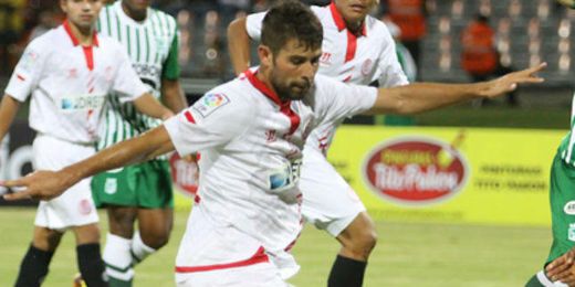 Coke, en un lance de juego del Atlético Nacional-Sevilla. Coke, en un lance de juego del Atlético Nacional-Sevilla.