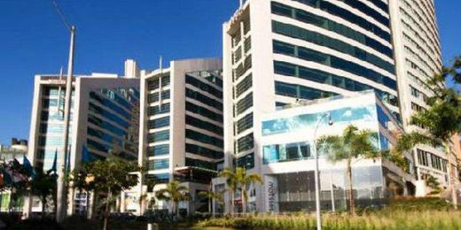 El San Fernando Plaza, hotel donde el club pasa la noche antes de volar a Guayaquil. El San Fernando Plaza, hotel donde el club pasa la noche antes de volar a Guayaquil.