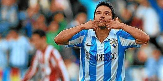 Saviola celebrando un gol con el Málaga Saviola celebrando un gol con el Málaga