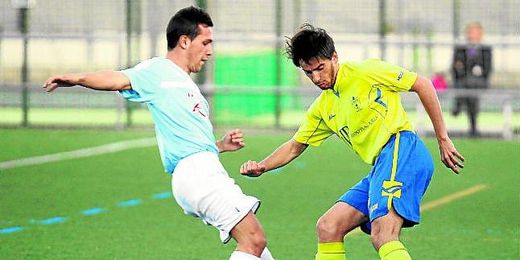 Camino Viejo y Sanlúcar volverán a verse las caras en la 13/14; en la imagen, un lance del pasado campeonato. Camino Viejo y Sanlúcar volverán a verse las caras en la 13/14; en la imagen, un lance del pasado campeonato.