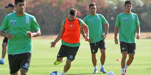 El Betis sigue ejercitándose en tierras inglesas. El Betis sigue ejercitándose en tierras inglesas.
