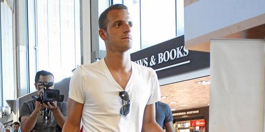 Roberto Soldado ha atendido a los medios en el aeropuerto de Manises, rumbo a Londres. Roberto Soldado ha atendido a los medios en el aeropuerto de Manises, rumbo a Londres.