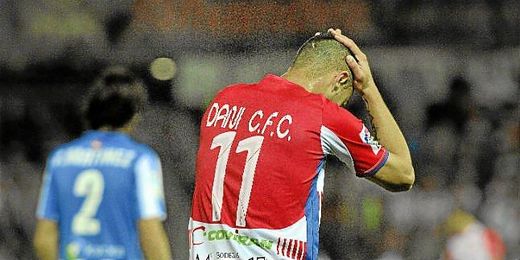 Dani Benítez se lamenta en el partido contra el Athletic. Dani Benítez se lamenta en el partido contra el Athletic.