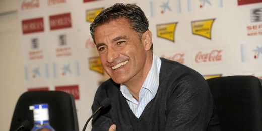 Míchel, durante una rueda de prensa como entrenador del Sevilla. Míchel, durante una rueda de prensa como entrenador del Sevilla.