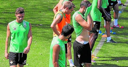 Rubén Castro espera recuperar pronto la sonrisa y dejar de estar apartado de sus compañeros y del terreno de juego. Rubén Castro espera recuperar pronto la sonrisa y dejar de estar apartado de sus compañeros y del terreno de juego.