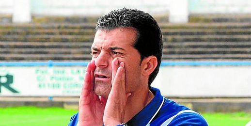 El técnico coriano, Mariano Suárez, dando instrucciones a sus pupilos durante un partido del conjunto ribereño. El técnico coriano, Mariano Suárez, dando instrucciones a sus pupilos durante un partido del conjunto ribereño.