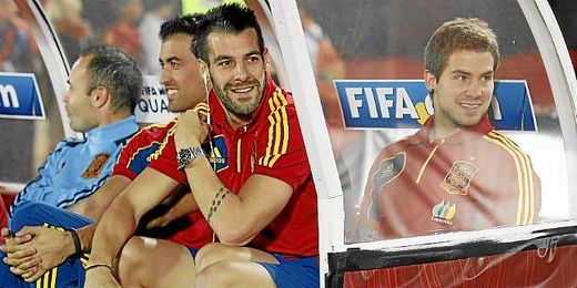 Negredo, en el banquillo de Son Moix antes del partido ante Bielorrusia. Negredo, en el banquillo de Son Moix antes del partido ante Bielorrusia.