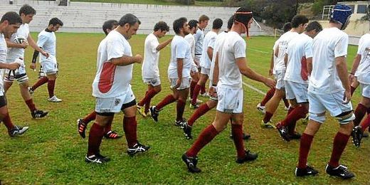 Los jugadores entrenan antes del partido. Los jugadores entrenan antes del partido.