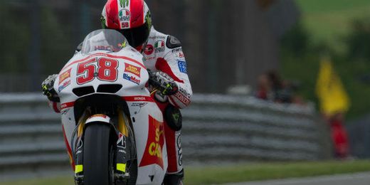 Simoncelli en un Gran Premio. Simoncelli en un Gran Premio.