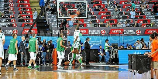 Turkish Airlines es el principal patrocinador de la Euroliga de baloncesto. Turkish Airlines es el principal patrocinador de la Euroliga de baloncesto.
