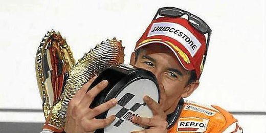 Marquez celebrando la victoria en la útlima carrera Marquez celebrando la victoria en la útlima carrera