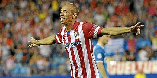Miranda celebra un gol con el Atlético de Madrid. Miranda celebra un gol con el Atlético de Madrid.