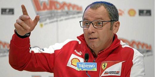 Domenicali durante una rueda de prensa de su escudería. Domenicali durante una rueda de prensa de su escudería.
