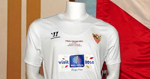 Imagen de la ansiada prenda para los sevillistas. Imagen de la ansiada prenda para los sevillistas.