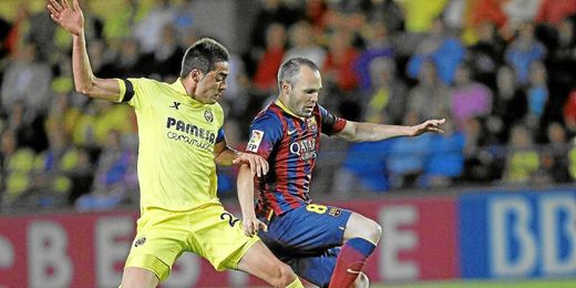 Bruno Soriano disputa el balón junto a Andrés Iniesta. Bruno Soriano disputa el balón junto a Andrés Iniesta.