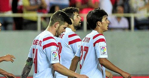 Cotán, junto a Alberto Moreno y Coke. Cotán, junto a Alberto Moreno y Coke.