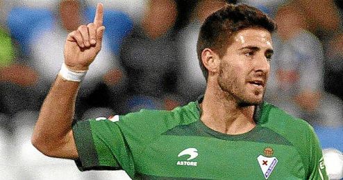 Raúl Navas ha sido seguido de cerca por el Betis. Raúl Navas ha sido seguido de cerca por el Betis.
