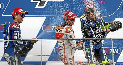 Jorge Lorenzo, Marc Márquez y Valentino Rossi en el podio de Mugello. Jorge Lorenzo, Marc Márquez y Valentino Rossi en el podio de Mugello.