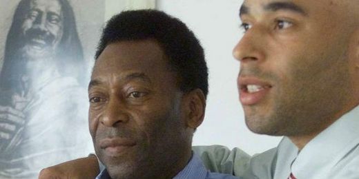 Pele a la izquierda junto a su hijo, Edinho Pele a la izquierda junto a su hijo, Edinho