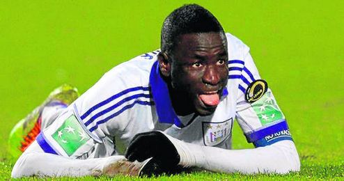 Kouyaté está en la lista de numerosos equipos europeos por su excelente rendimiento en el Anderlecht. Kouyaté está en la lista de numerosos equipos europeos por su excelente rendimiento en el Anderlecht.