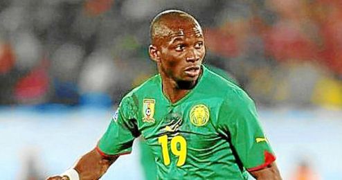Stephane M´Bia durante un partido con Camerún. Stephane M´Bia durante un partido con Camerún.
